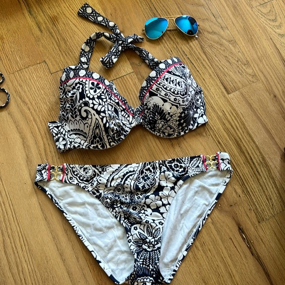 TOMMY BAHAMA set new without tags. - Picture 1 of 6